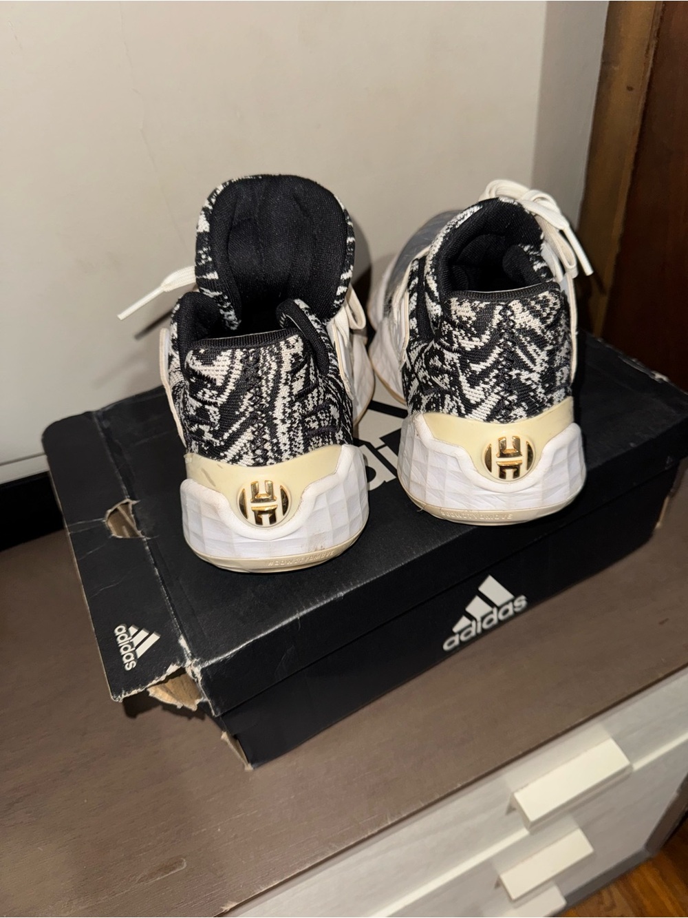 Adidas Harden Vol. 4 'Cookies and Cream' excellent condition